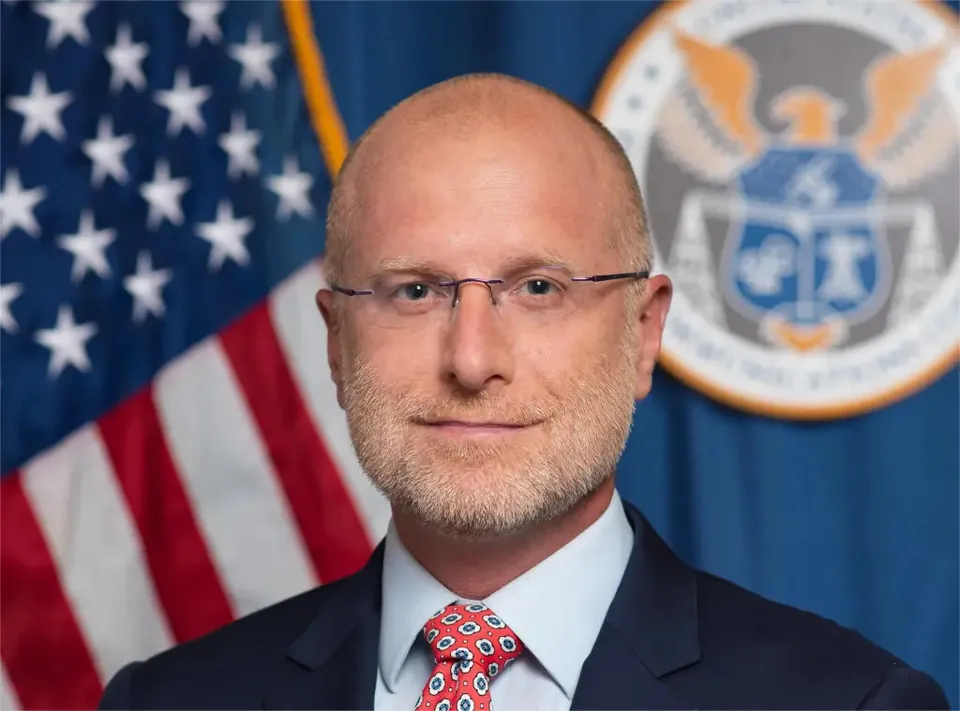Official portrait of FCC Chairman Brendan Carr