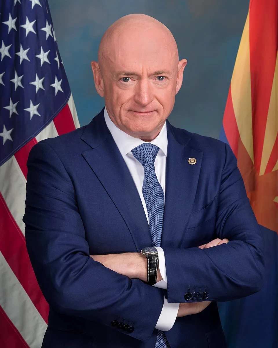 Official portrait of Sen. Mark Kelly of Arizona